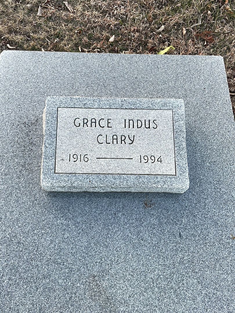 Grace Indus Clary's grave. Photo 1