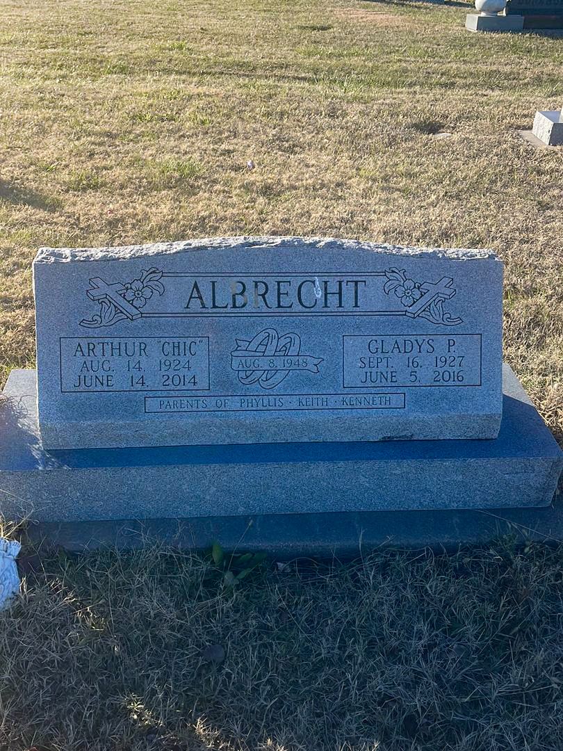 Arthur "Chic" Albrecht's grave. Photo 1