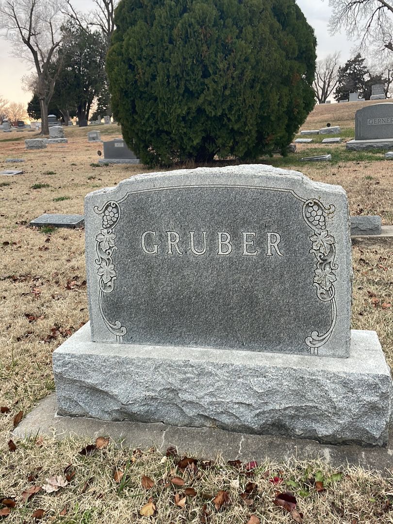 Merle W. Vahsholtz's grave. Photo 1