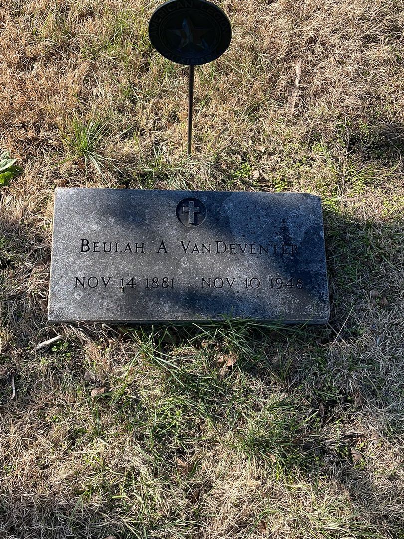 Beulah A. Van Deventer's grave. Photo 1