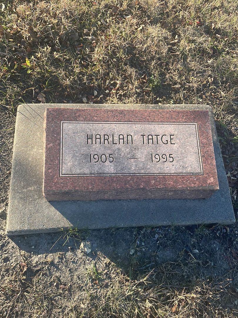 Harlan Tatge's grave. Photo 1