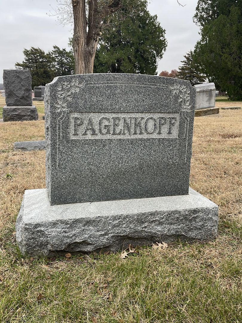 Louis C. Pagenkopf's grave. Photo 1