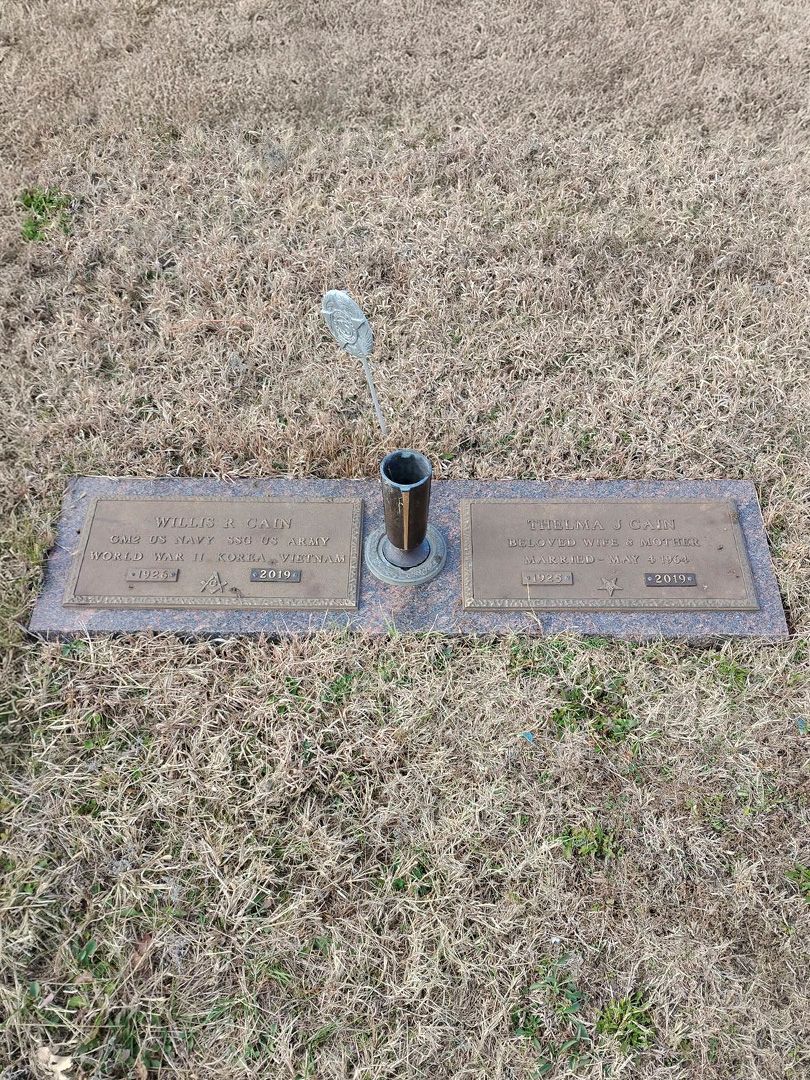 Thelma J. Cain's grave. Photo 1