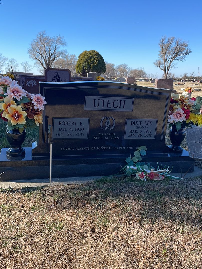 Robert E. Utech's grave. Photo 1