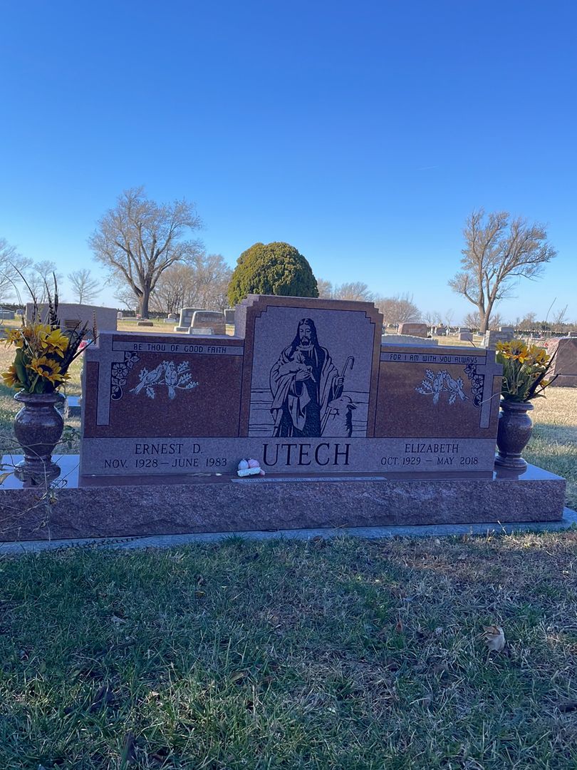 Ernest D. Utech's grave. Photo 1