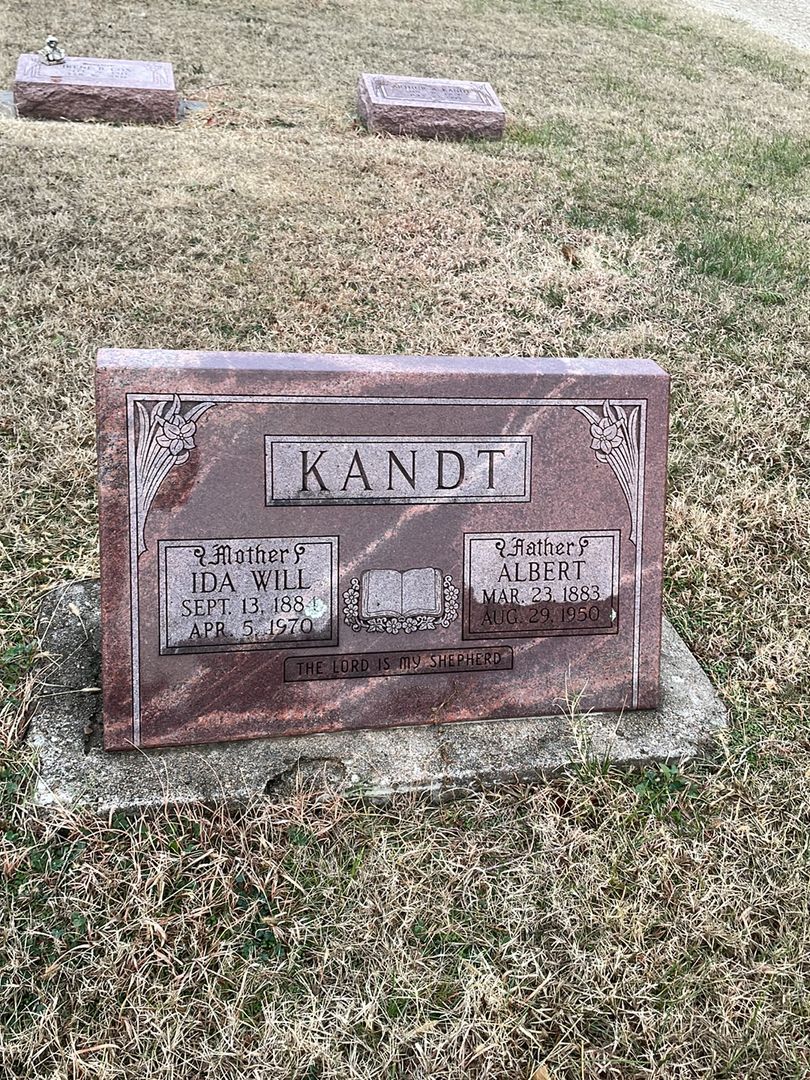 Albert Kandt's grave. Photo 1