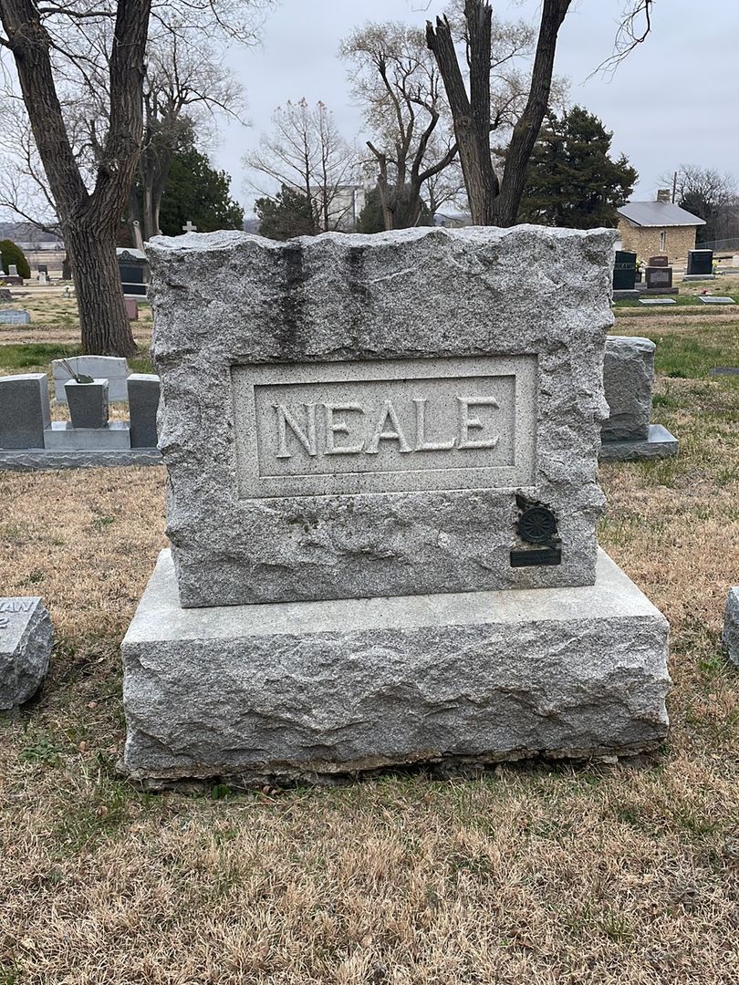 Newton Neale's grave. Photo 1