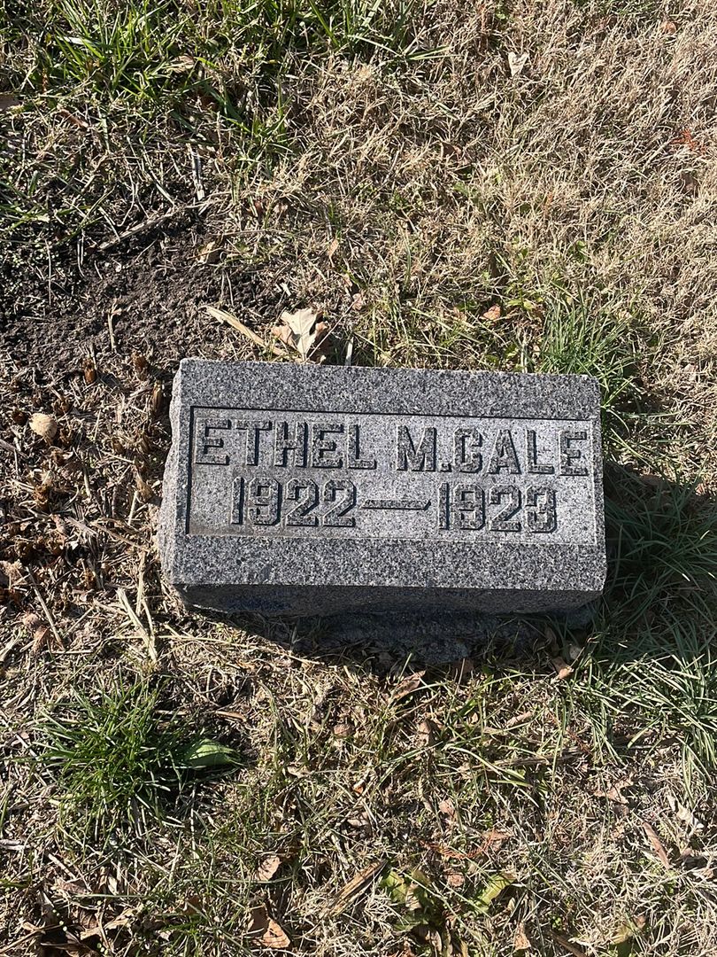 Ethel M. Cale's grave. Photo 1