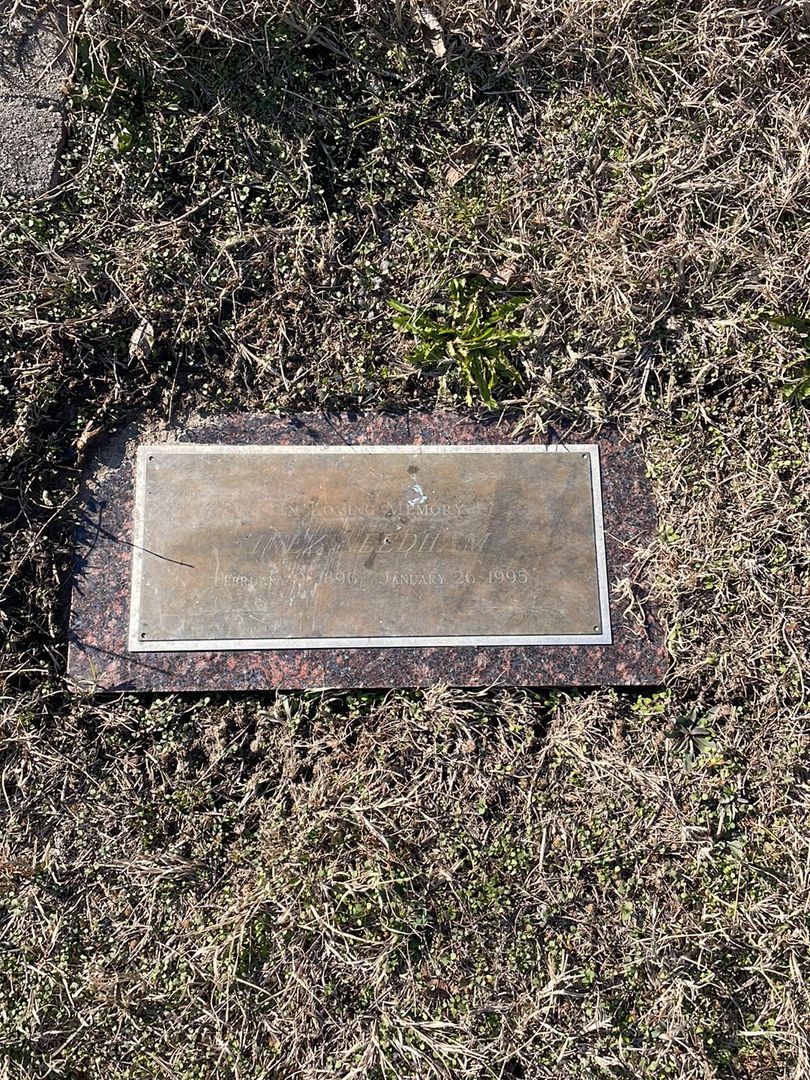 Inez Needham's grave. Photo 1