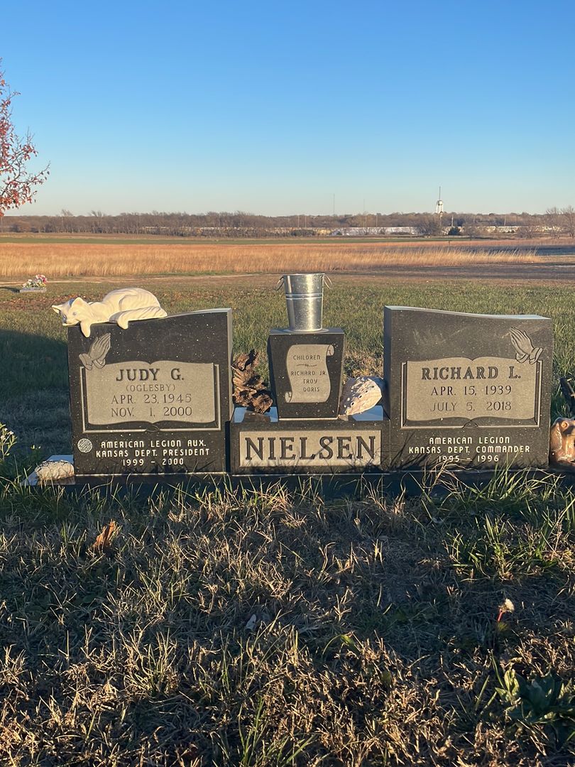 Judy G. Oglesby Nielsen's grave. Photo 1