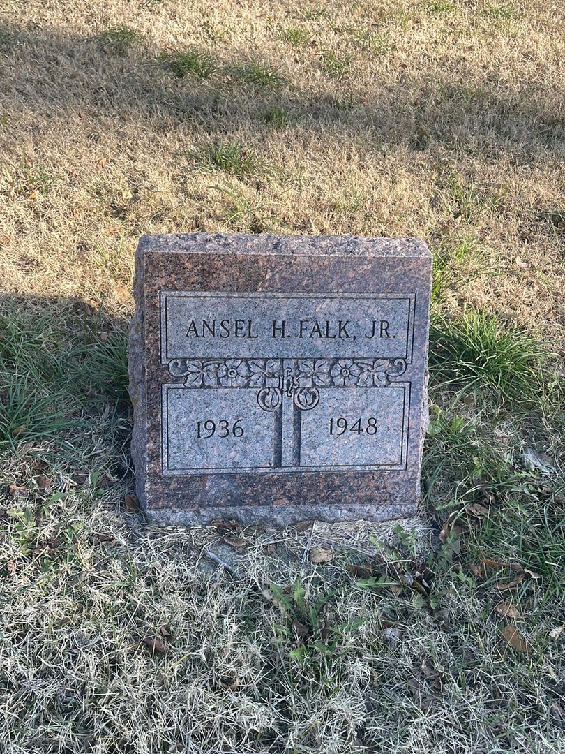 Ansel H. Falk Junior's grave. Photo 1
