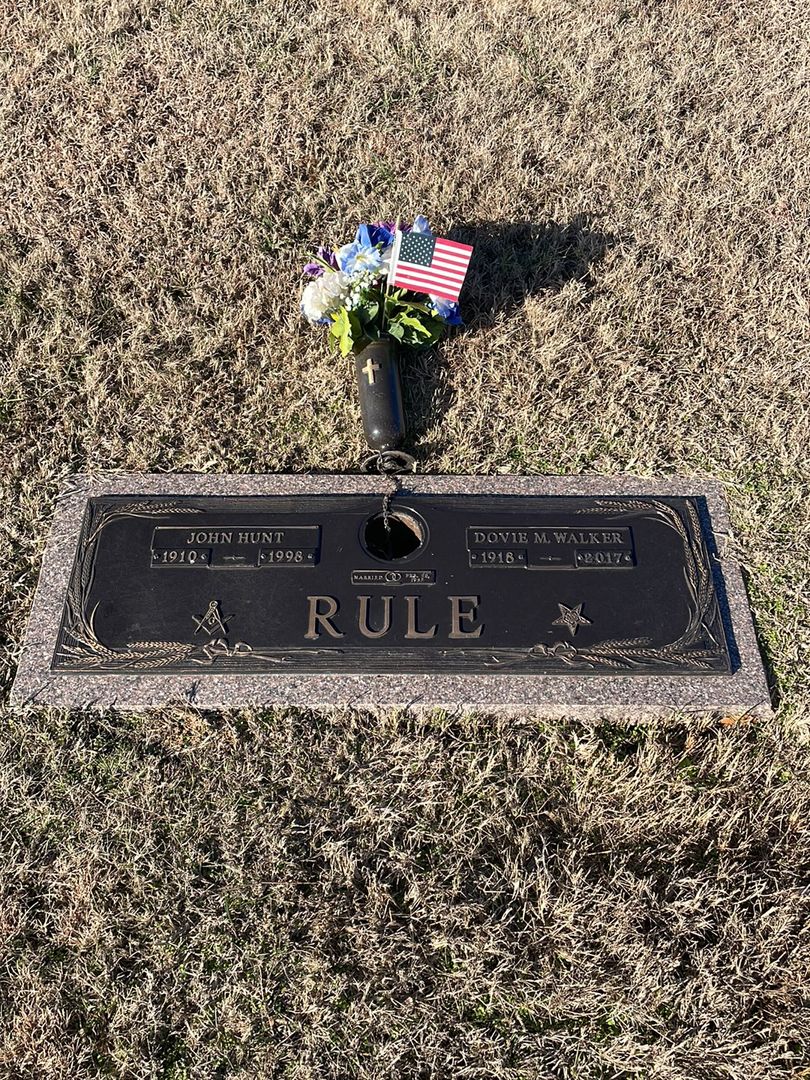 Dovie M. Walker's grave. Photo 1