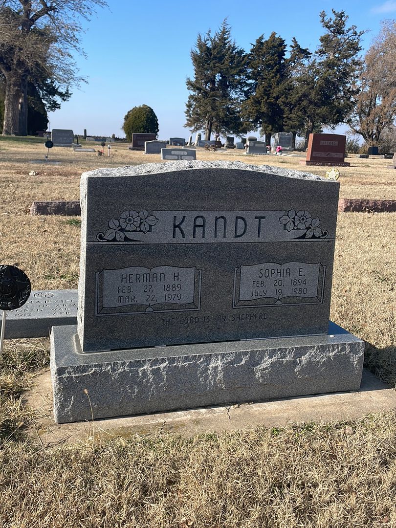 Herman H. Kandt's grave. Photo 1