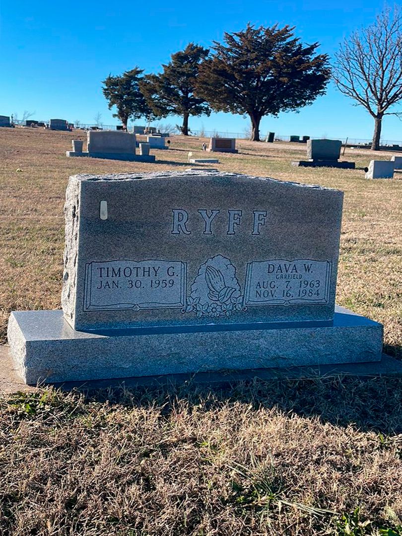 Dava W. Garfield Ryff's grave. Photo 1
