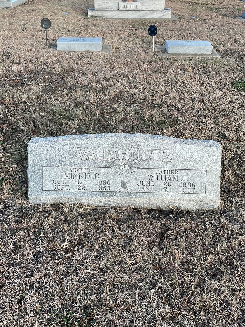 William H. Vahsholtz's grave. Photo 1