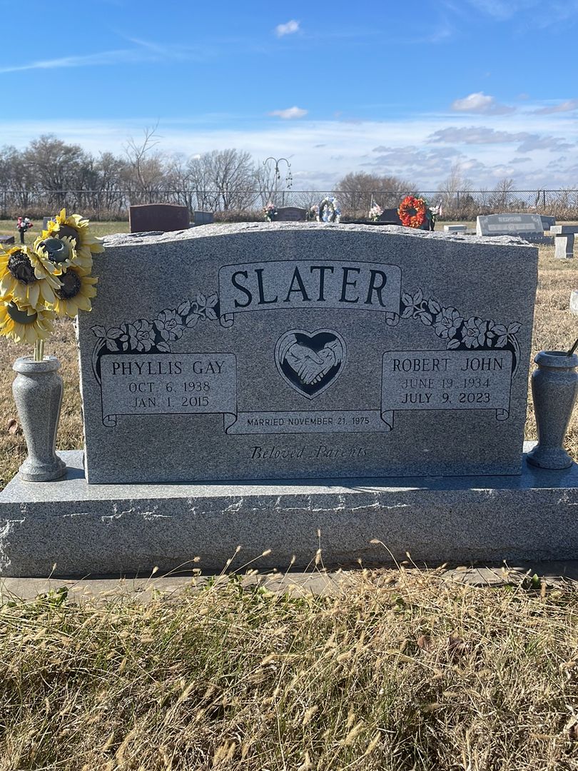 Phyllis Gay Slater's grave. Photo 1