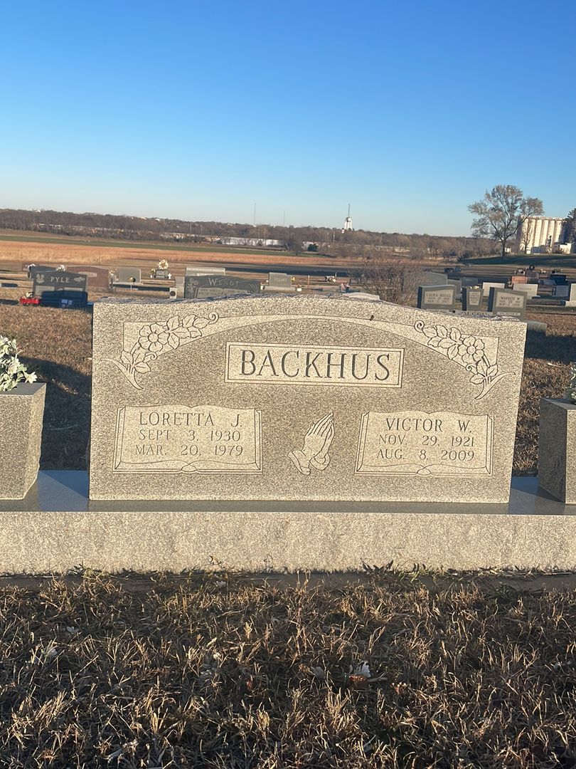 Loretta J. Backhus's grave. Photo 1