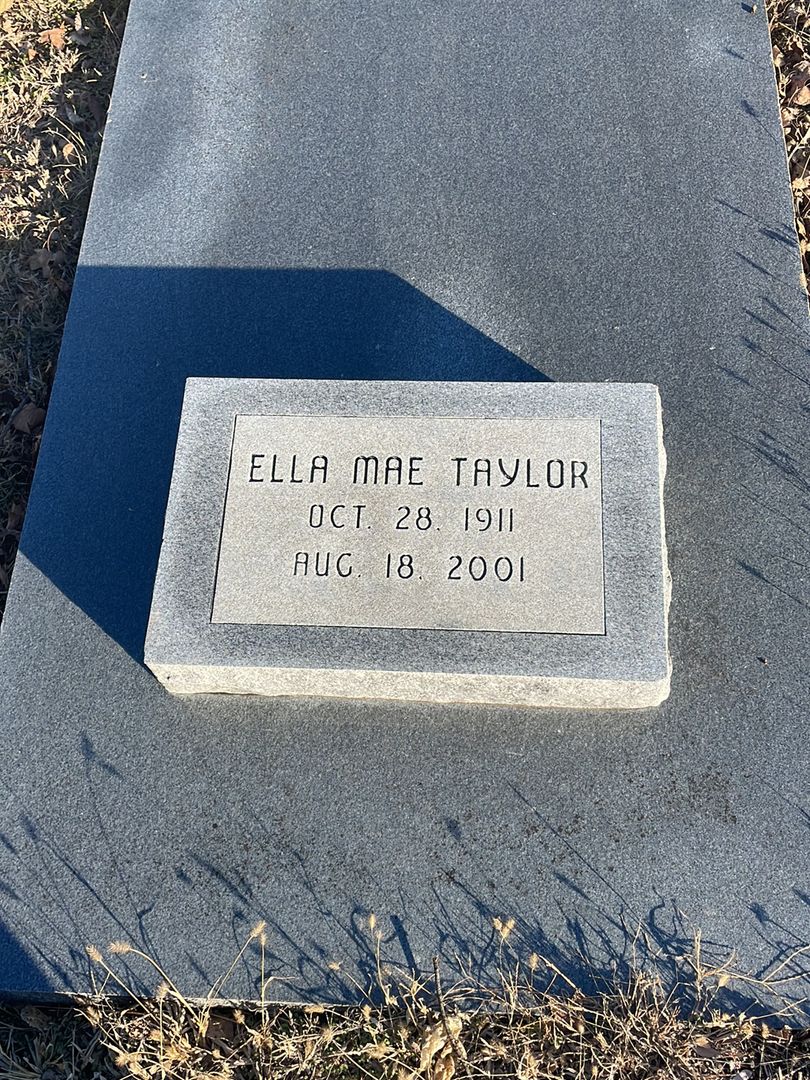 Ella Mae Taylor's grave. Photo 1