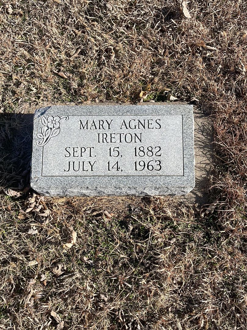 Mary Agnes Ireton's grave. Photo 1