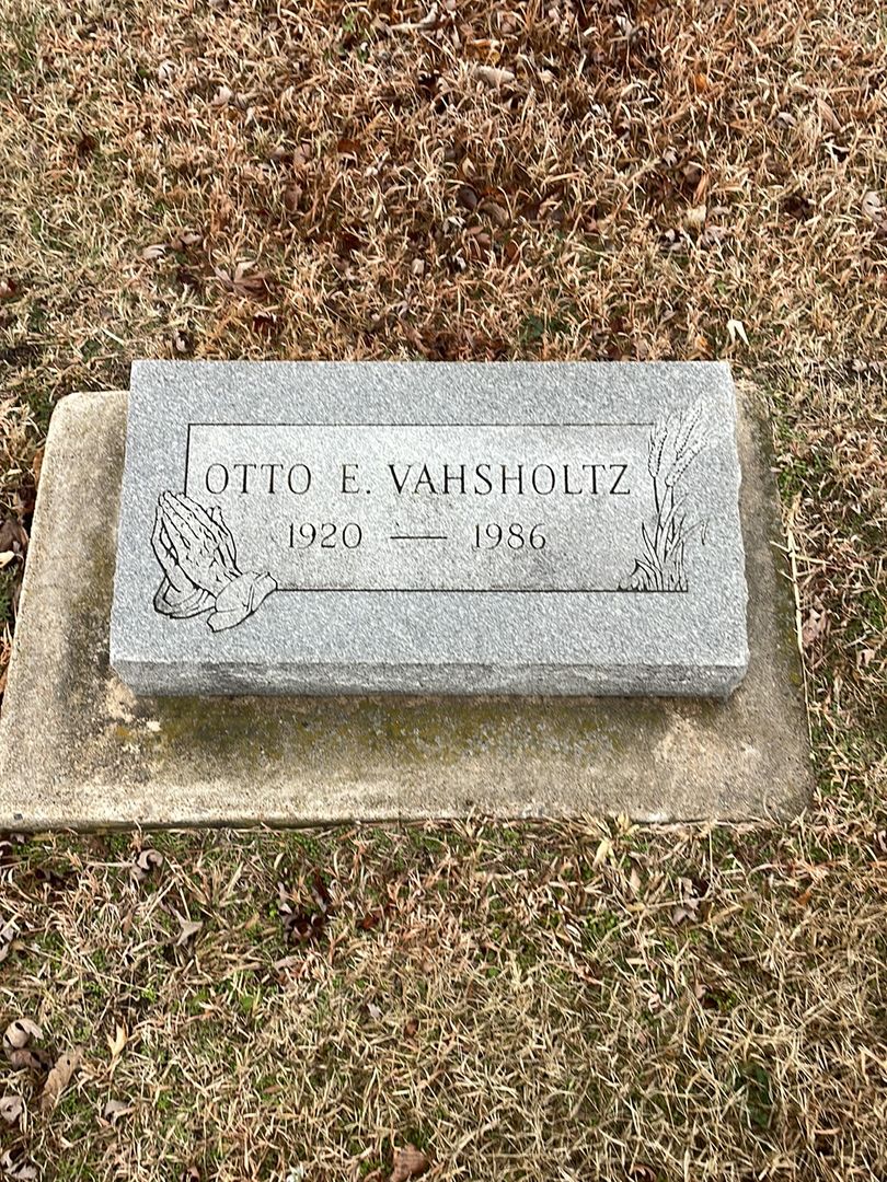 Otto E. Vahsholtz's grave. Photo 1