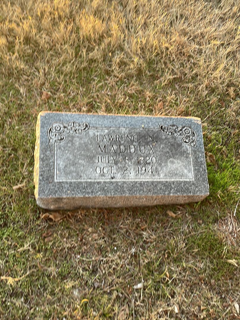 Lawrence N. Maddux's grave. Photo 1
