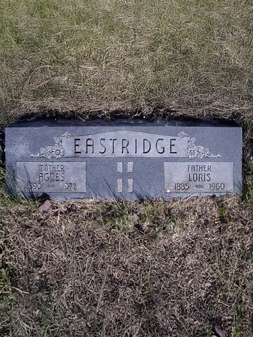 Loris Eastridge's grave. Photo 1