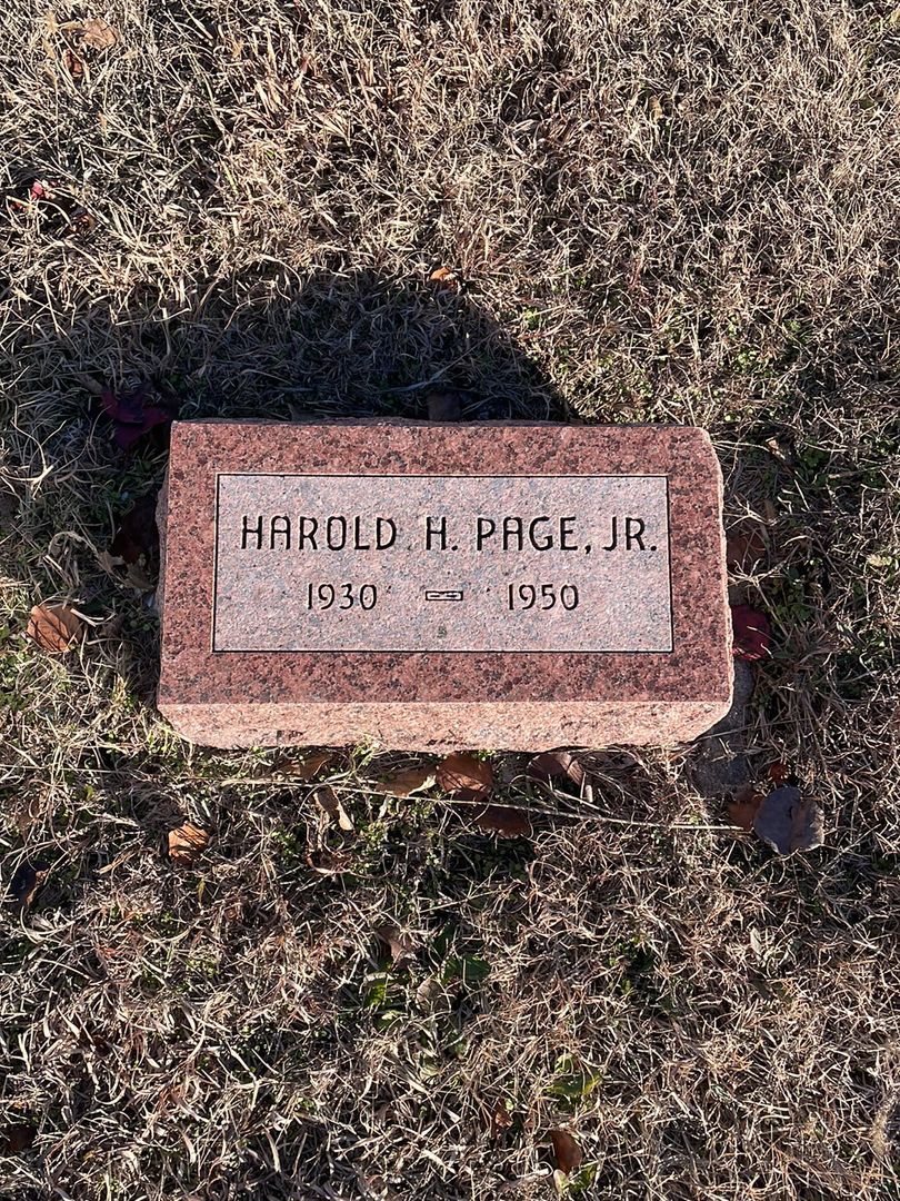 Harold H. Page Junior's grave. Photo 1