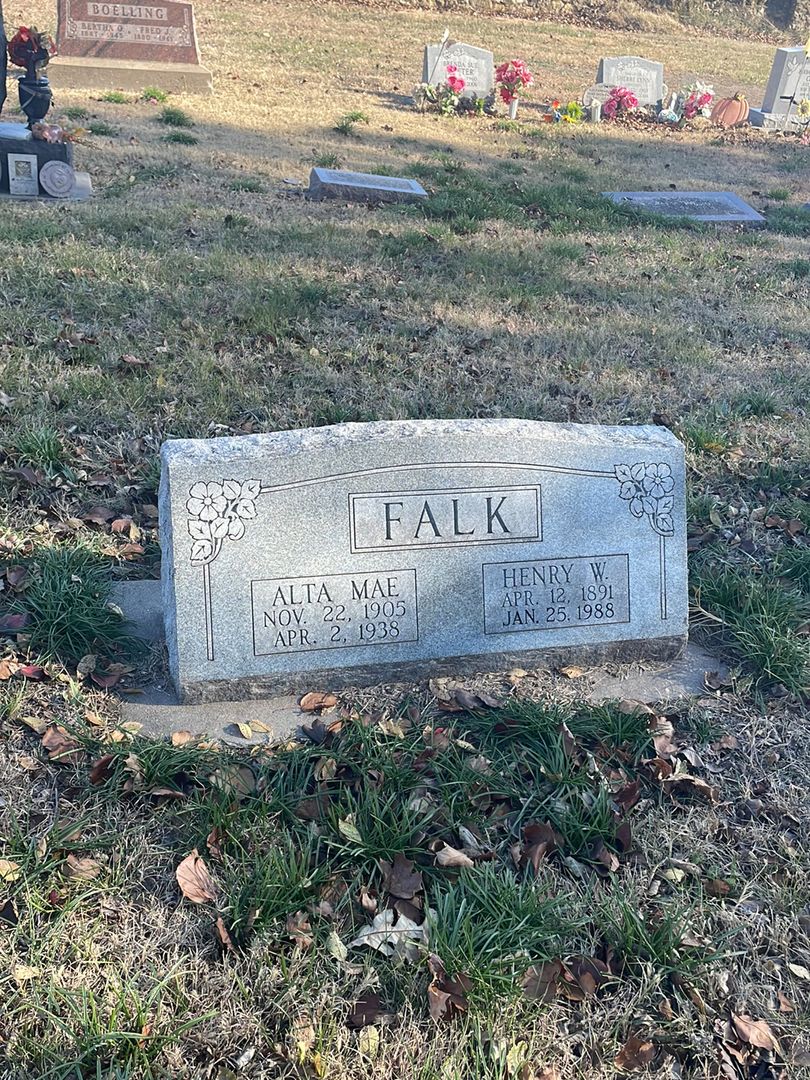 Alta Mae Falk's grave. Photo 1