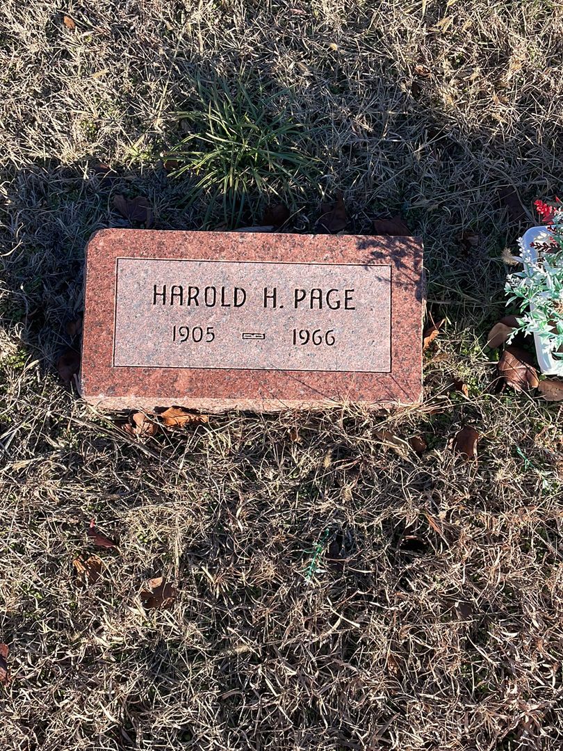 Harold H. Page's grave. Photo 1