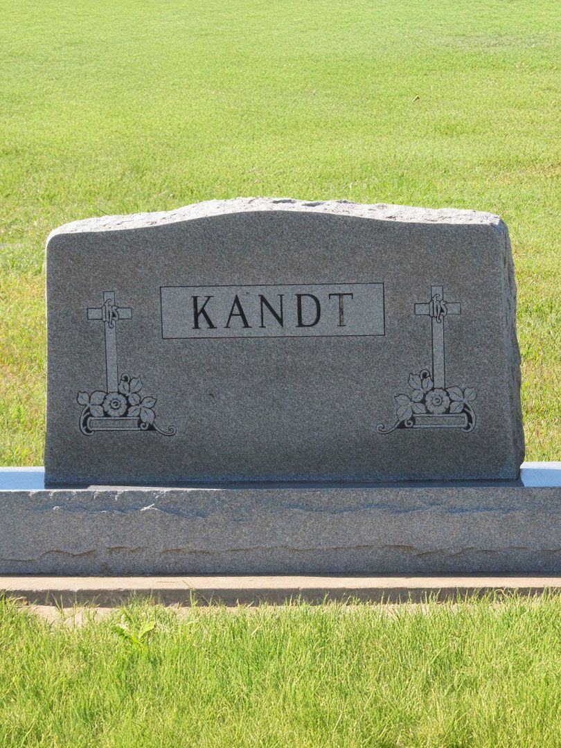 Franklyn E. Kandt's grave. Photo 1