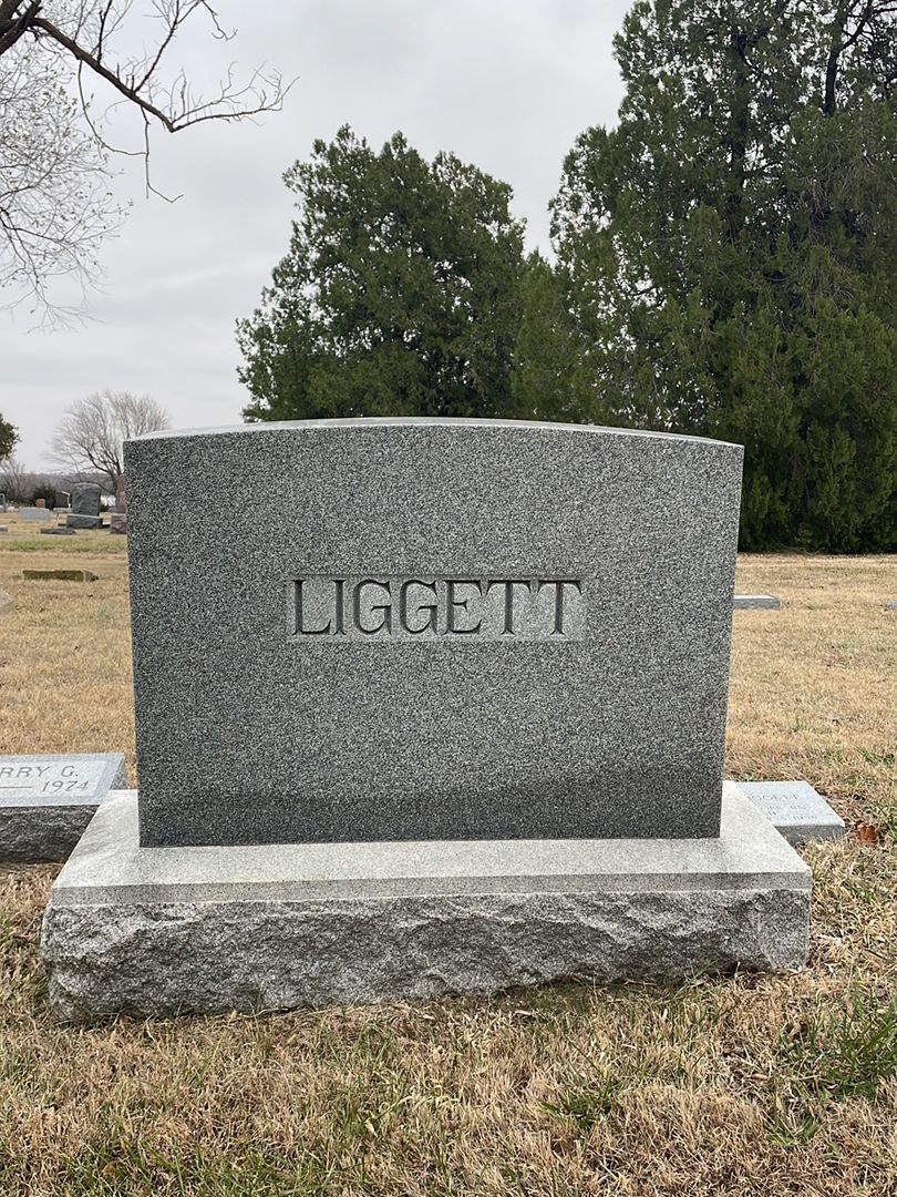 Lowell "Buzzy" Gardner's grave. Photo 1