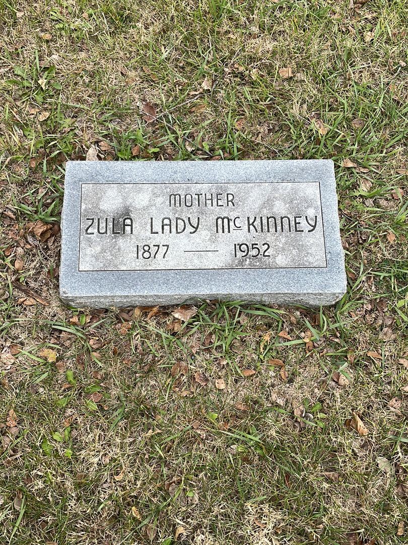 Zula Lady McKinney's grave. Photo 1