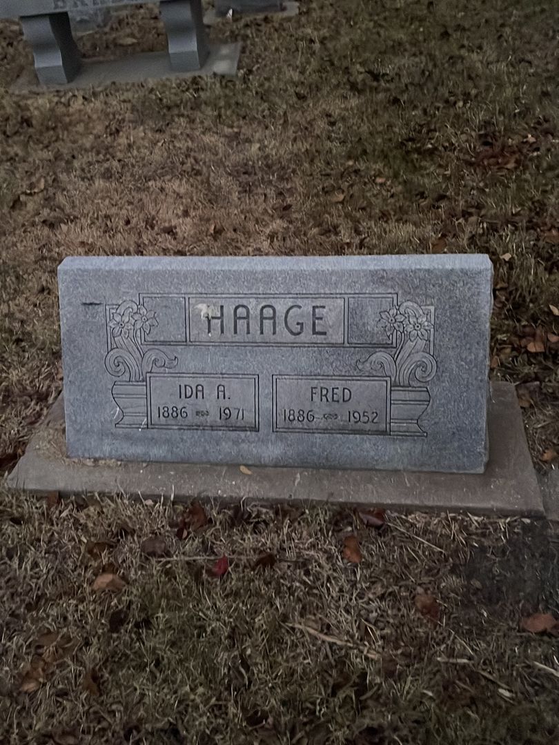 Fred Haage's grave. Photo 1