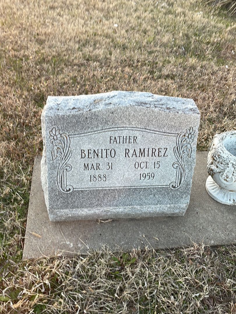 Benito Ramirez's grave. Photo 1