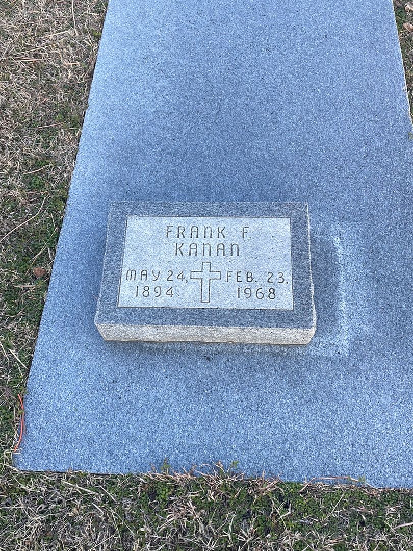 Frank F. Kanan's grave. Photo 1