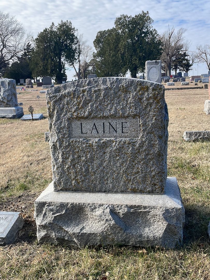 Clarence Laine's grave. Photo 1