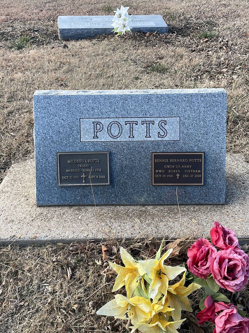 Mildred L. Wade Potts's grave. Photo 1