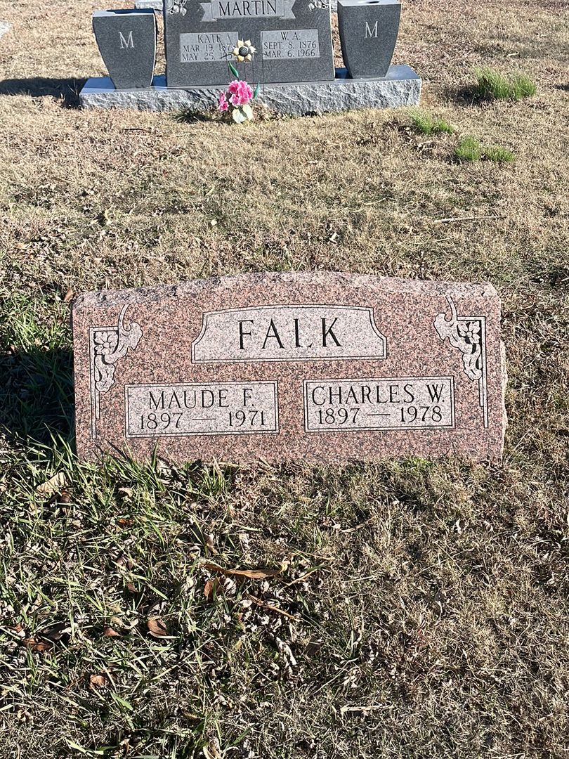 Charles W. Falk's grave. Photo 1