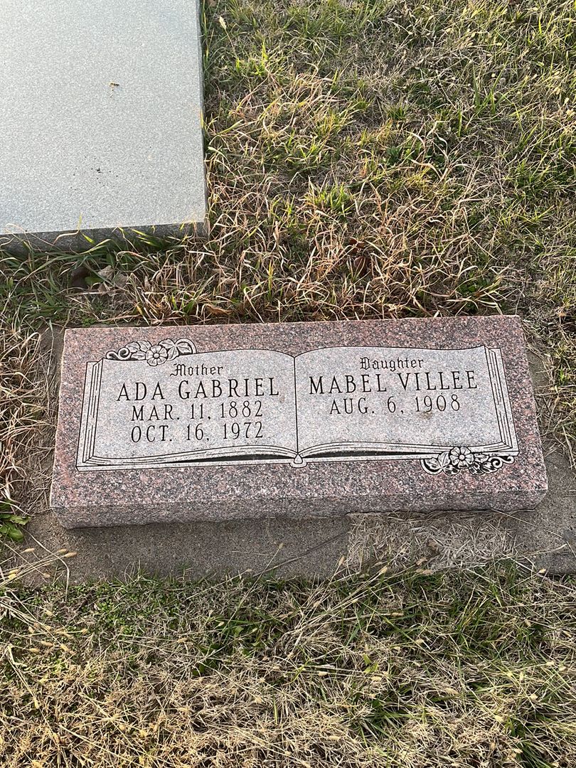 Mabel Gabriel Villie's grave. Photo 1